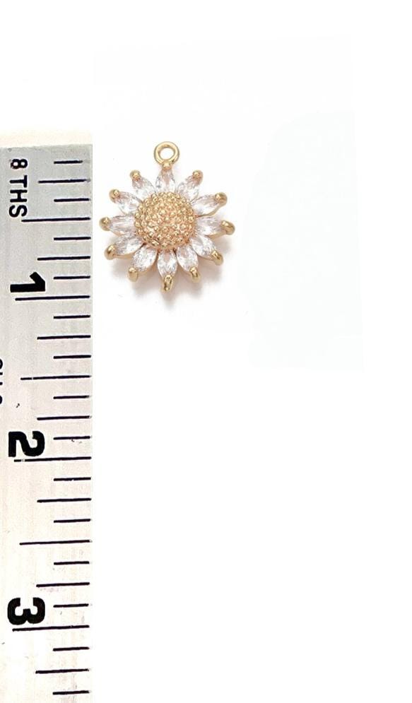Daisy Micro Pave Charm, Shiny 18k Gold Plated - SY045