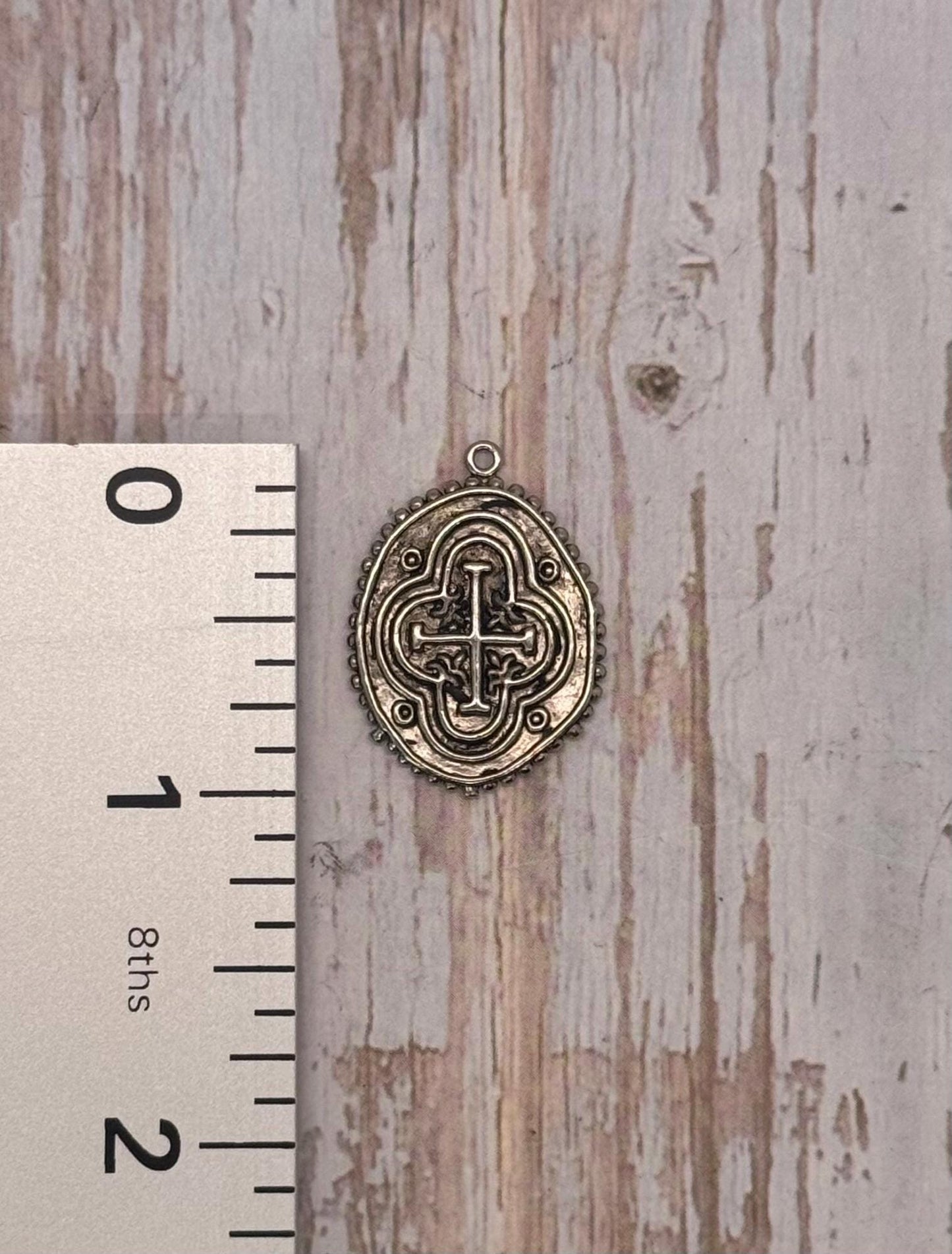 Cruz de moneda española, peltre envejecido - PT631