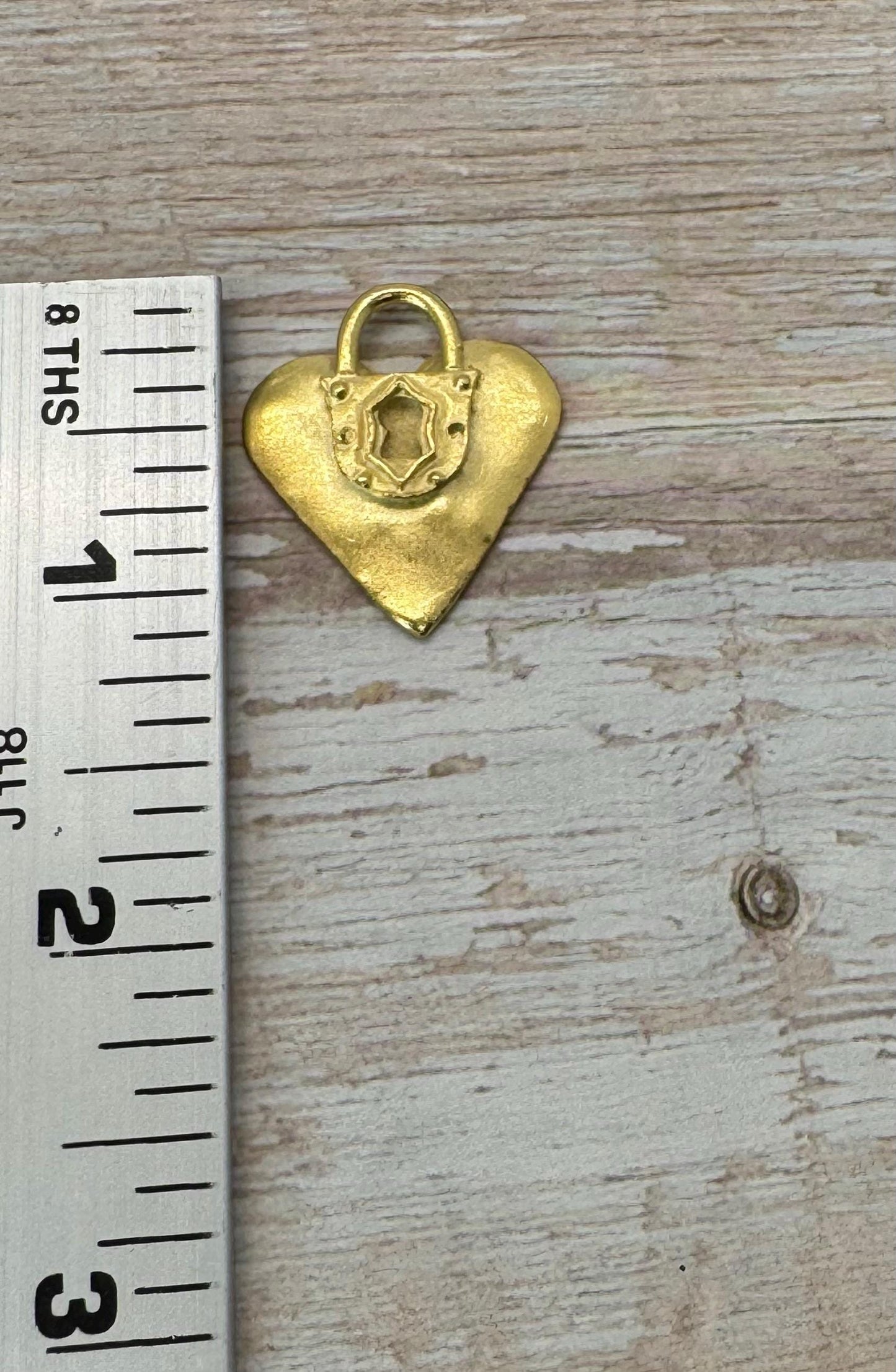 Dije Corazón Candado, Chapado en Oro de 18k Satinado - ST204