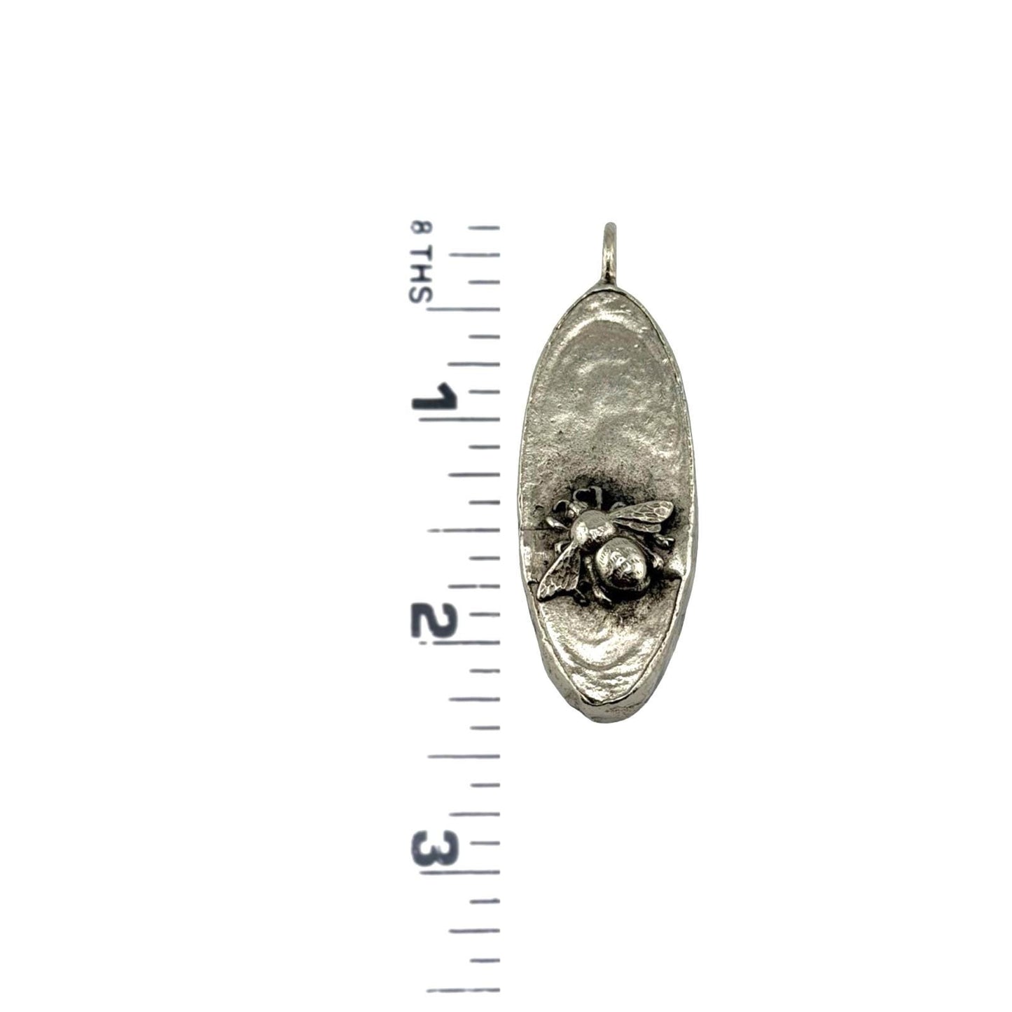 Pendentif abeille ovale, étain vieilli