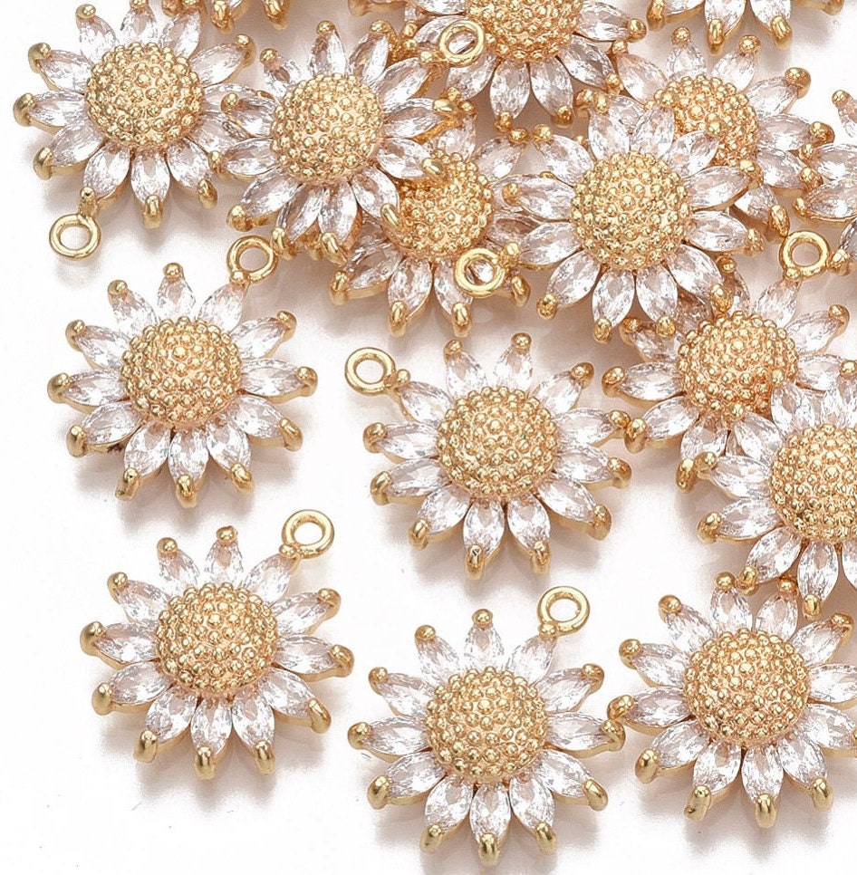 Daisy Micro Pave Charm, Shiny 18k Gold Plated - SY045