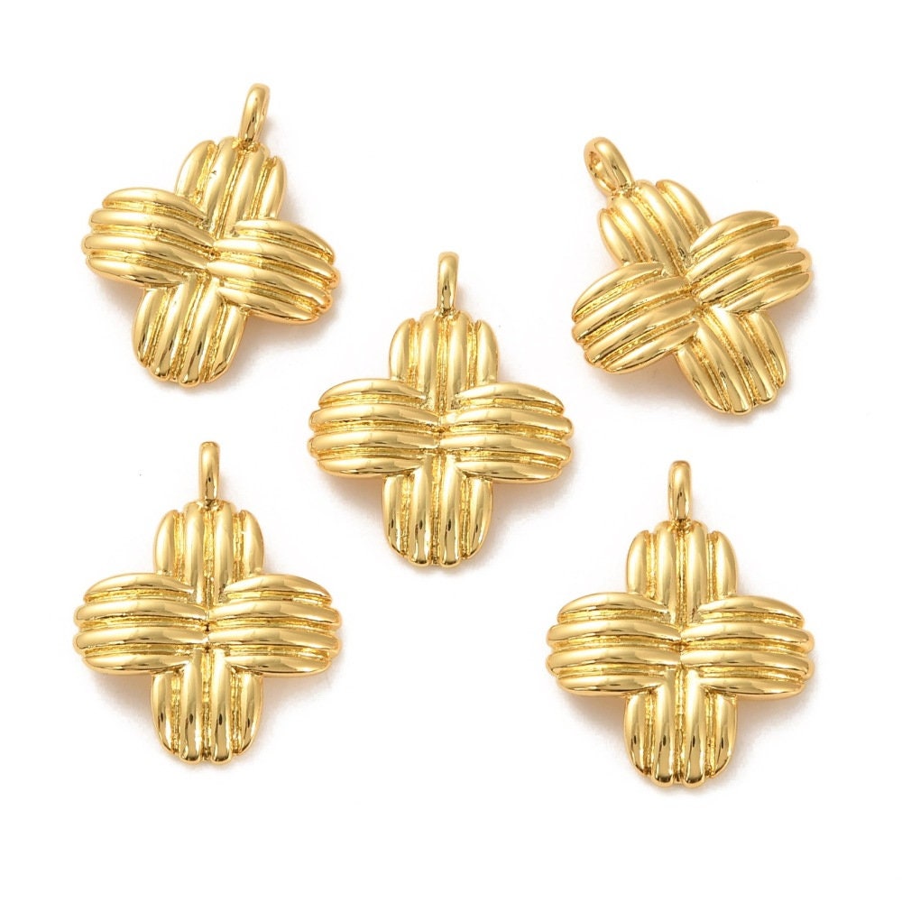Hatched Cross Pendant, Shiny 18k Gold Plated - SY044