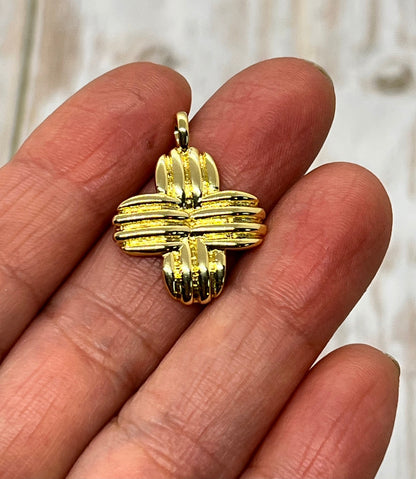 Hatched Cross Pendant, Shiny 18k Gold Plated - SY044