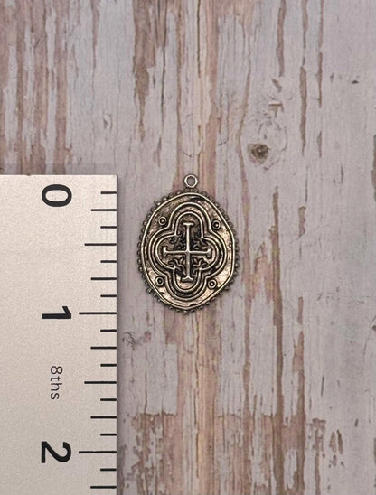 Cruz de moneda española, peltre envejecido - PT631