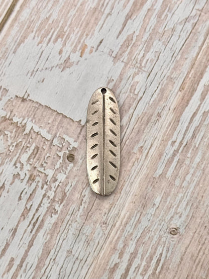 Pendentif feuille lisse, étain vieilli - PT397