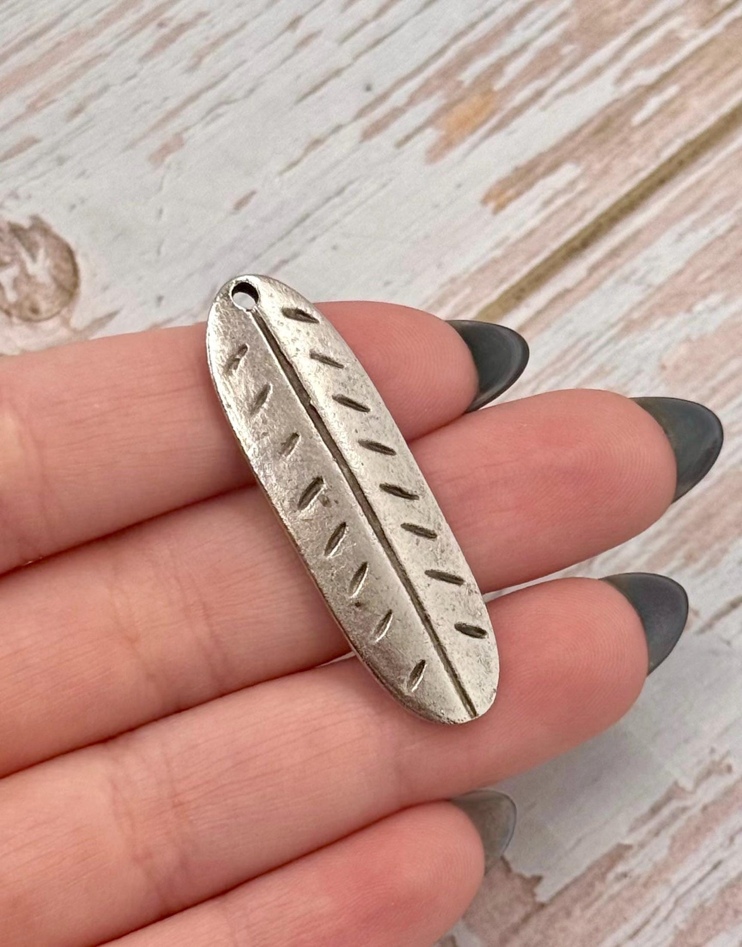 Pendentif feuille lisse, étain vieilli - PT397