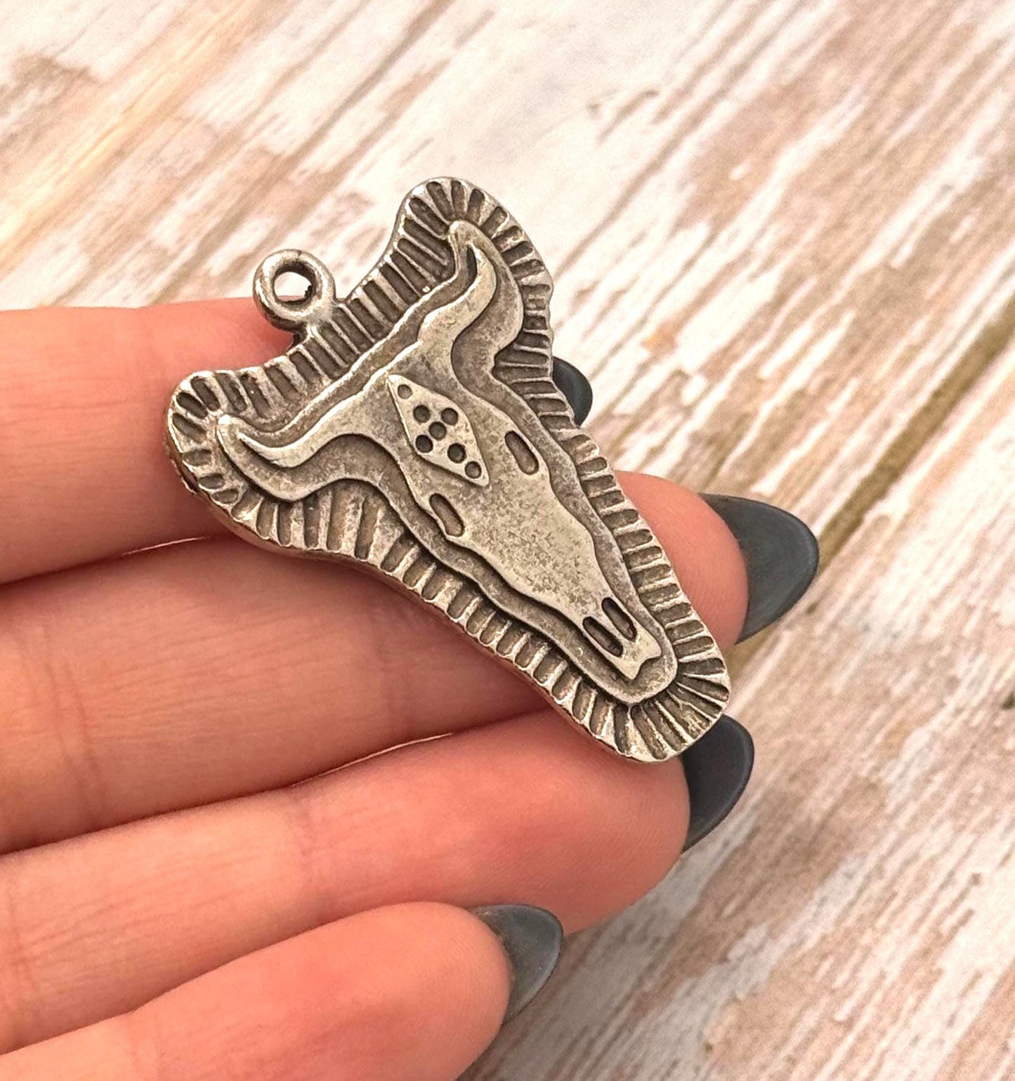 Pendentif Crâne de Vache Texas Longhorn, Étain Vieilli - PT396