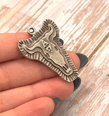 Pendentif Crâne de Vache Texas Longhorn, Étain Vieilli - PT396
