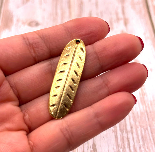 Colgante Artesanal Hoja Grande, Baño de Oro de 18k Anticuado - AG037