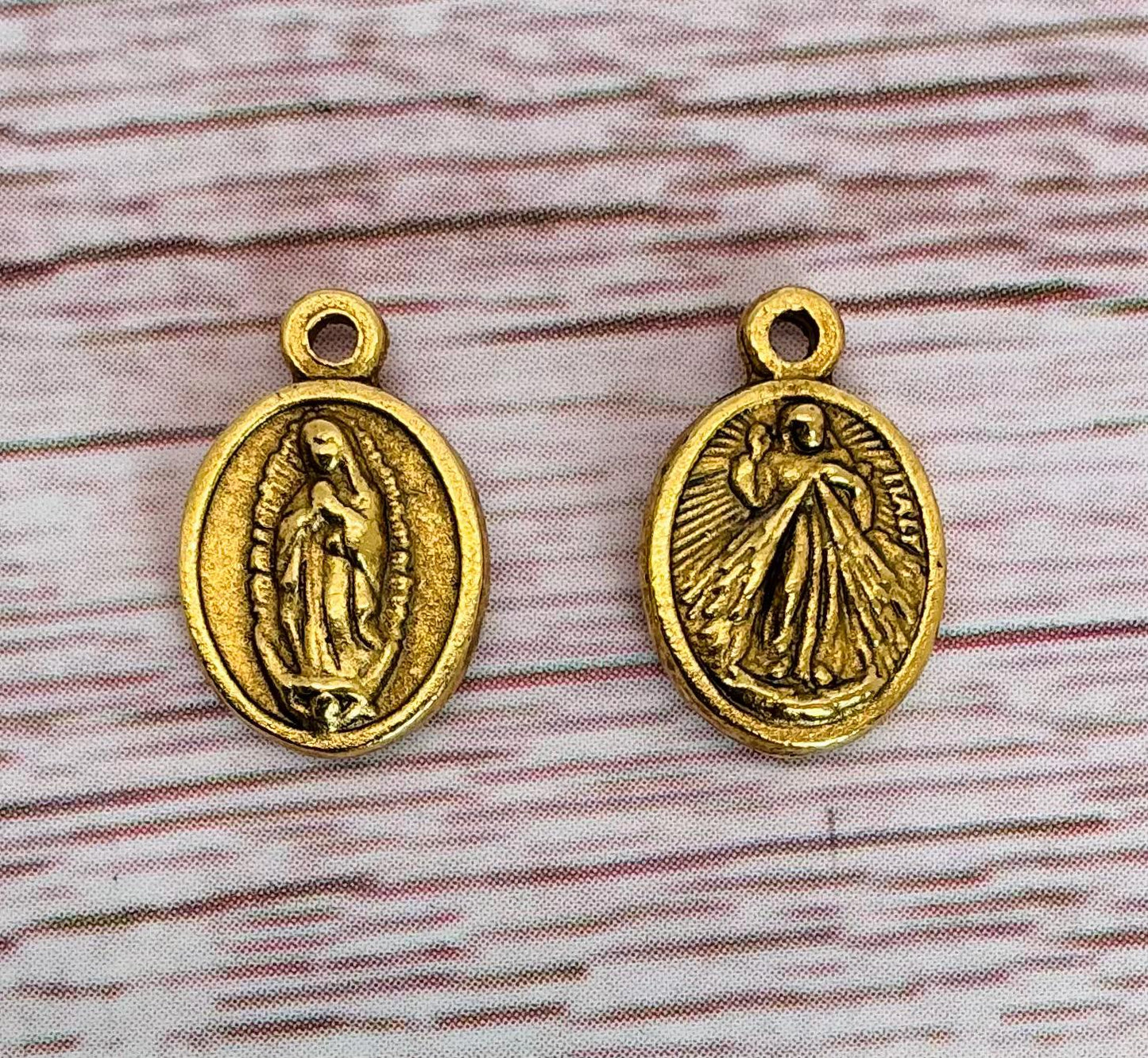 Médaille double face Vierge Marie et Jésus, plaquée or 18 carats vieilli - AG040