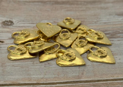 Dije Corazón Candado, Chapado en Oro de 18k Satinado - ST204