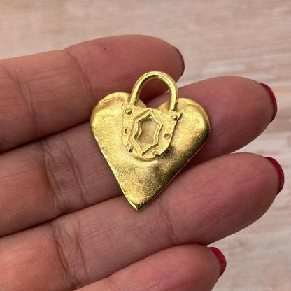 Dije Corazón Candado, Chapado en Oro de 18k Satinado - ST204