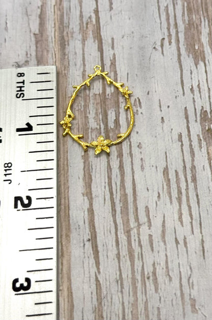 Créoles Fleurs et Branches, plaqué or 18 carats et satiné - ST596