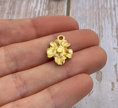 Petit Charme Fleur Moderne, Plaqué Or 18k Satiné - ST221