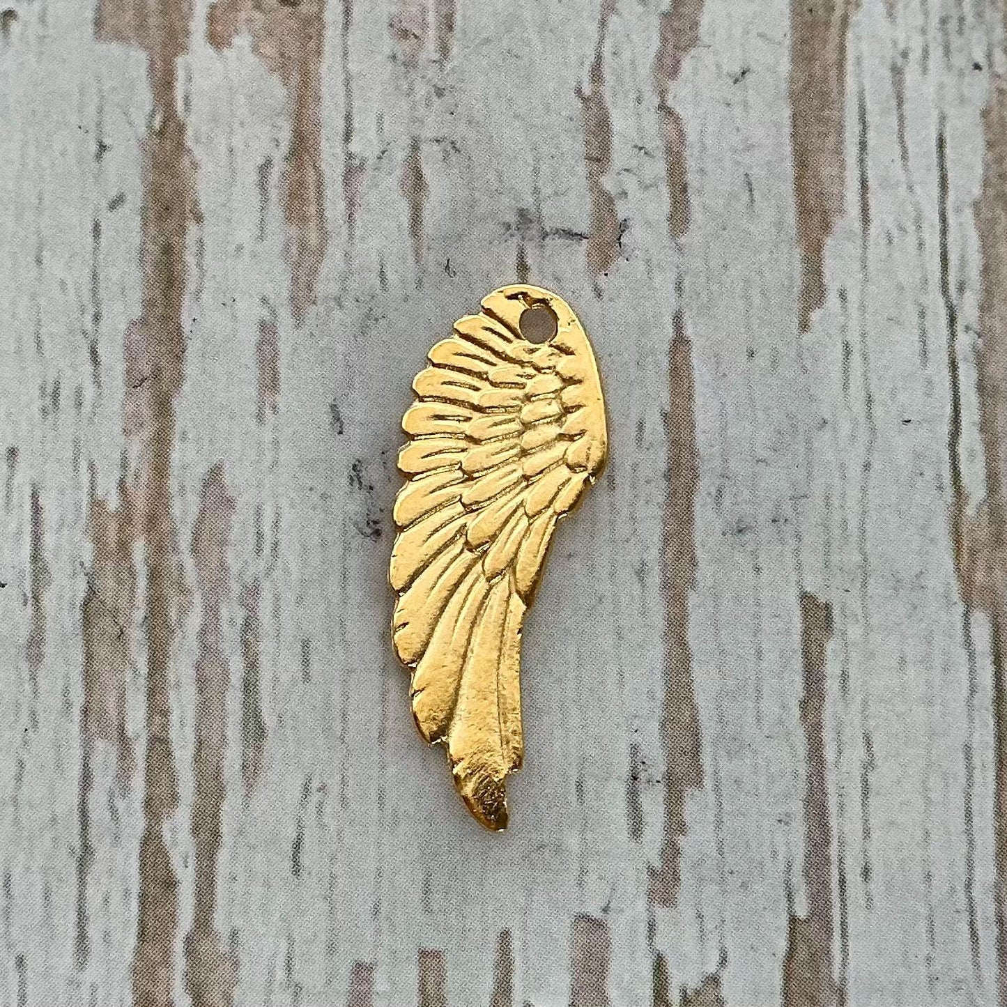 Grand Breloque Aile d'Ange, Plaqué Or 18K Satiné - ST215