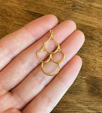 Dije Colgante de Vieira Art Decó, Chapado en Oro de 18K Satinado - ST595