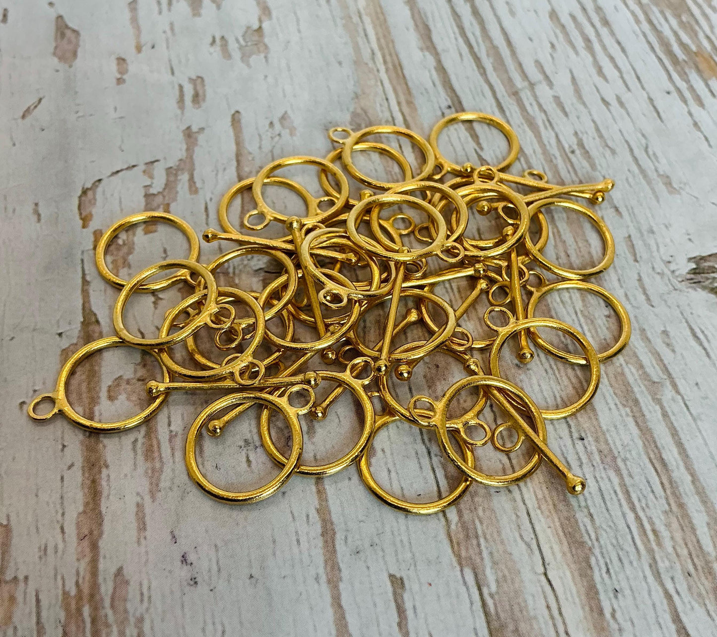 Simple Toggle Clasp, Satin 18K Gold Plated - ST222