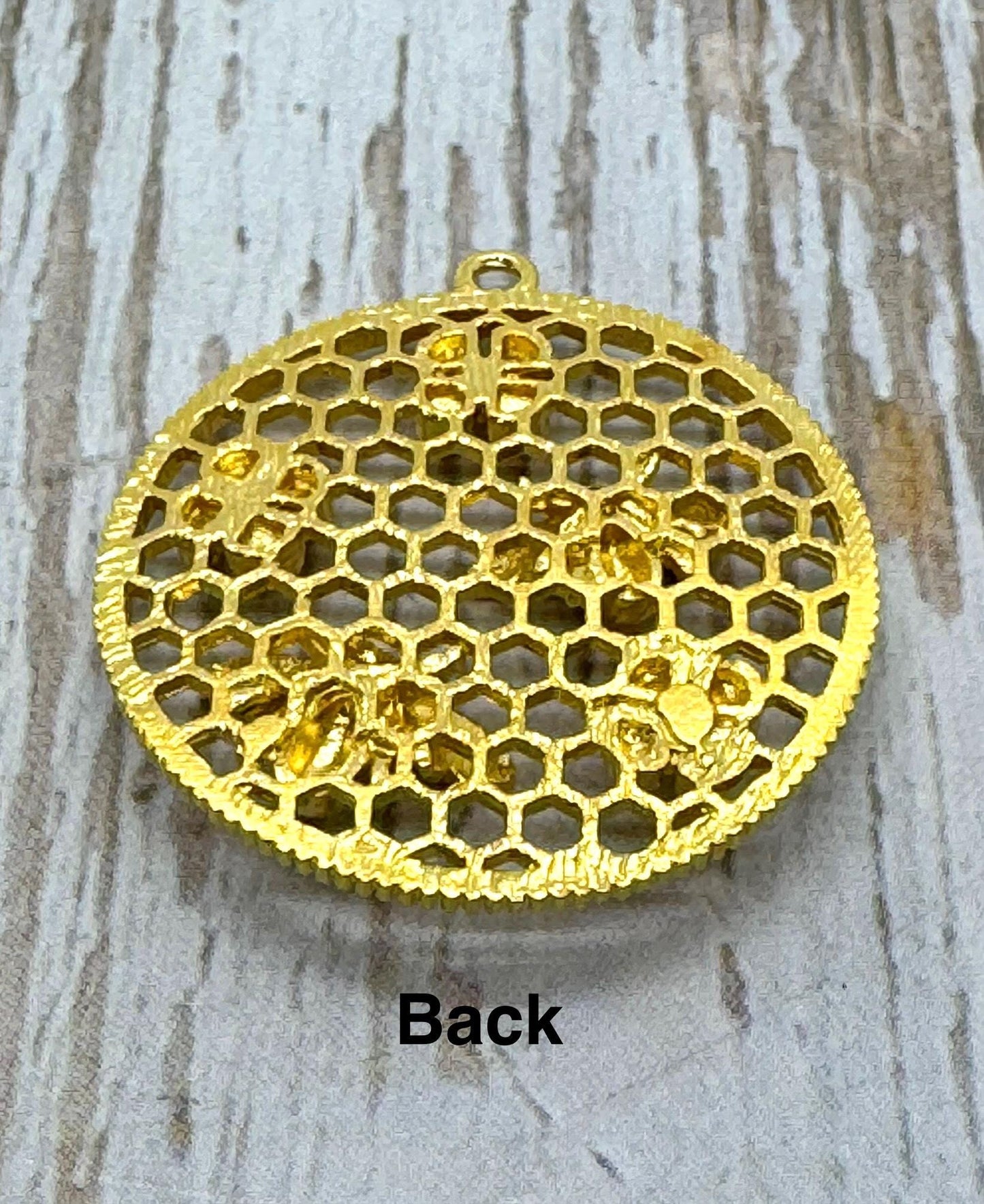 Pendentif médaillon abeilles et fleurs, plaqué or 18 carats satiné - ST559