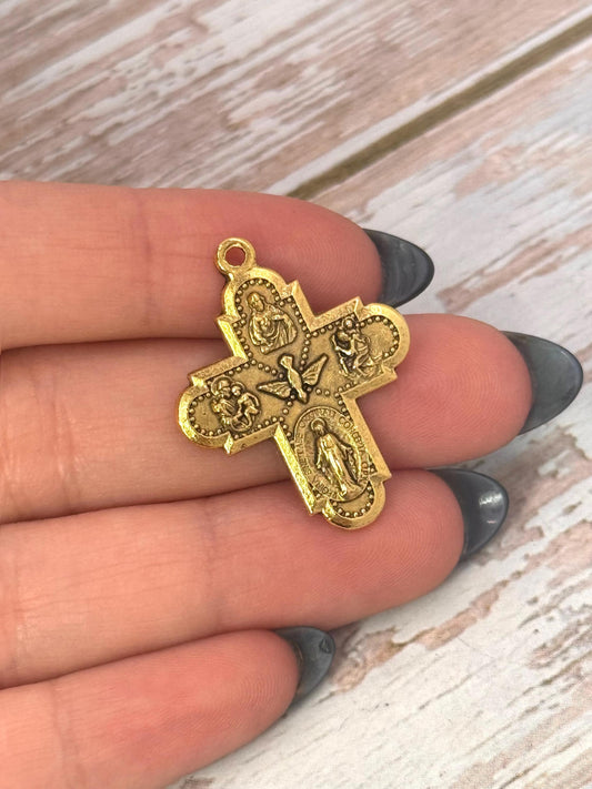 Cruz Cristiana de Doble Cara, Chapada en Oro de 18k Envejecido - AG027
