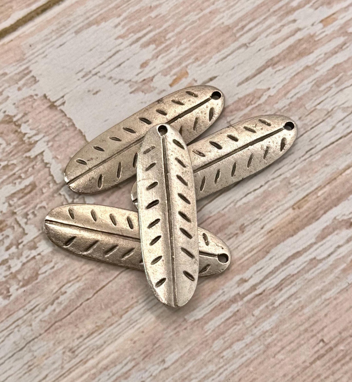 Pendentif feuille lisse, étain vieilli - PT397