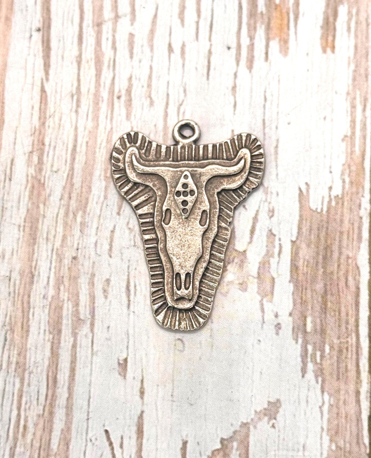 Pendentif Crâne de Vache Texas Longhorn, Étain Vieilli - PT396