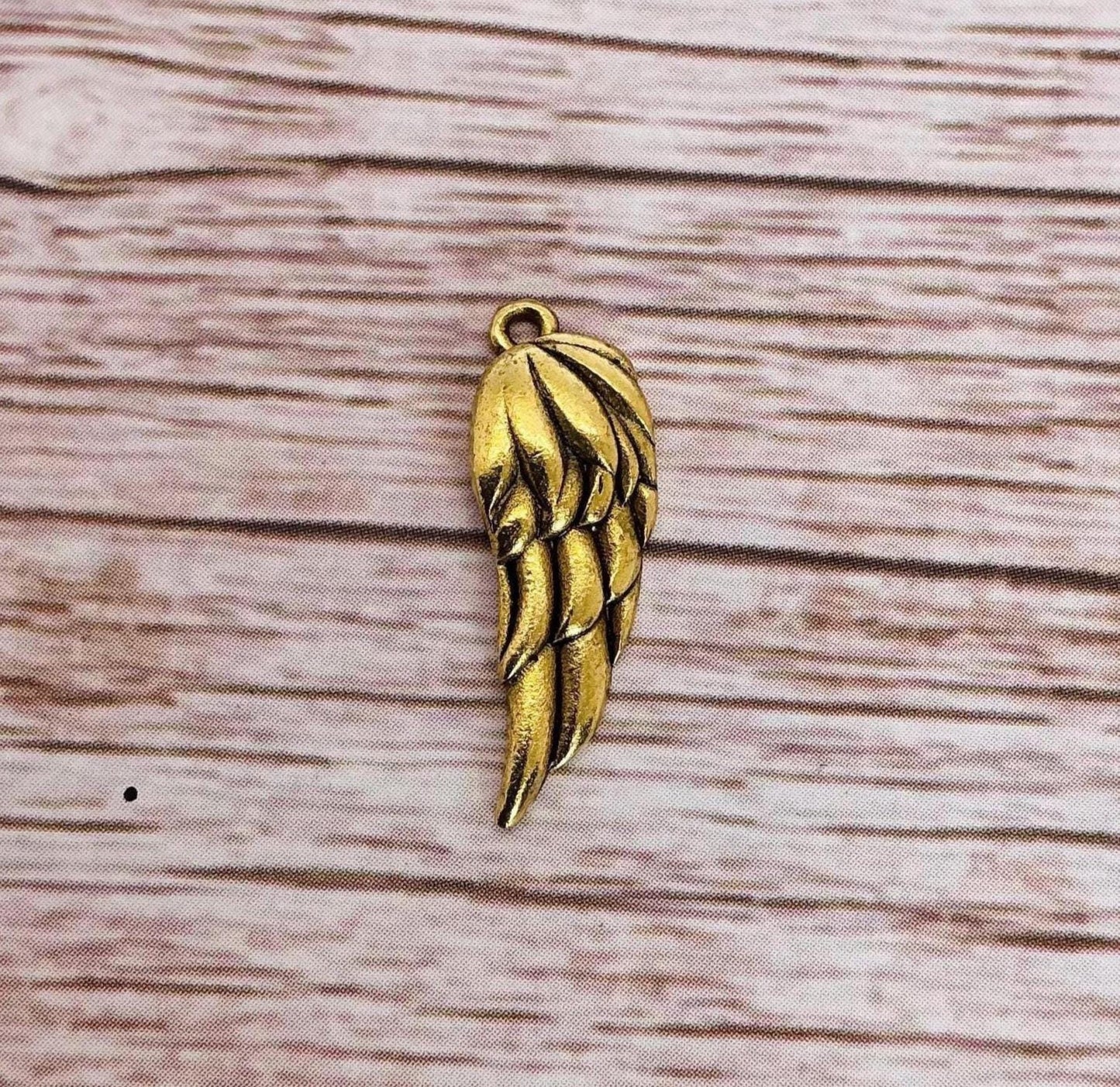 Mini breloque aile d'ange, plaqué or 18 carats vieilli - AG045