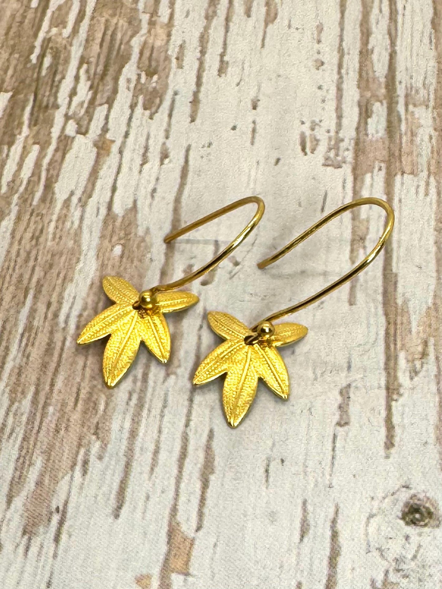 Small Five Point Leaf Charms (Set of 2), Satin 18k Gold Plated - ST602