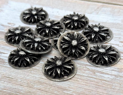 Pendentif rond fleur, étain vieilli - PT383