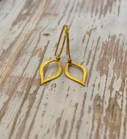 Aros lágrima acanalados (Set de 2), chapado en oro de 18K satinado - ST224