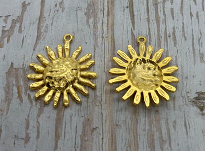 Pendentif Soleil Martelé, Plaqué Or 18 carats Satiné - ST181