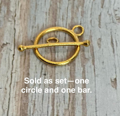 Simple Toggle Clasp, Satin 18K Gold Plated - ST222
