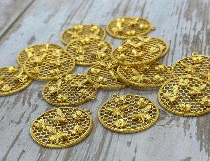 Pendentif médaillon abeilles et fleurs, plaqué or 18 carats satiné - ST559