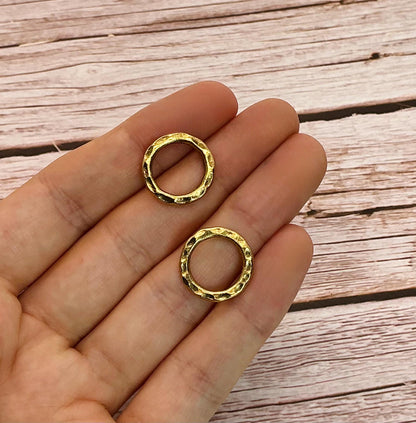 Anneaux brisés martelés 16mm, soudés (lot de 2), plaqué or 18k vieilli - AG018