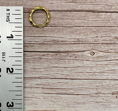 Anneaux brisés martelés 16mm, soudés (lot de 2), plaqué or 18k vieilli - AG018