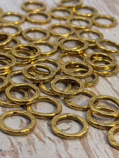 Anneaux de jonction martelés 15 mm, soudés (lot de 2), plaqué or 18 carats vieilli - AG019