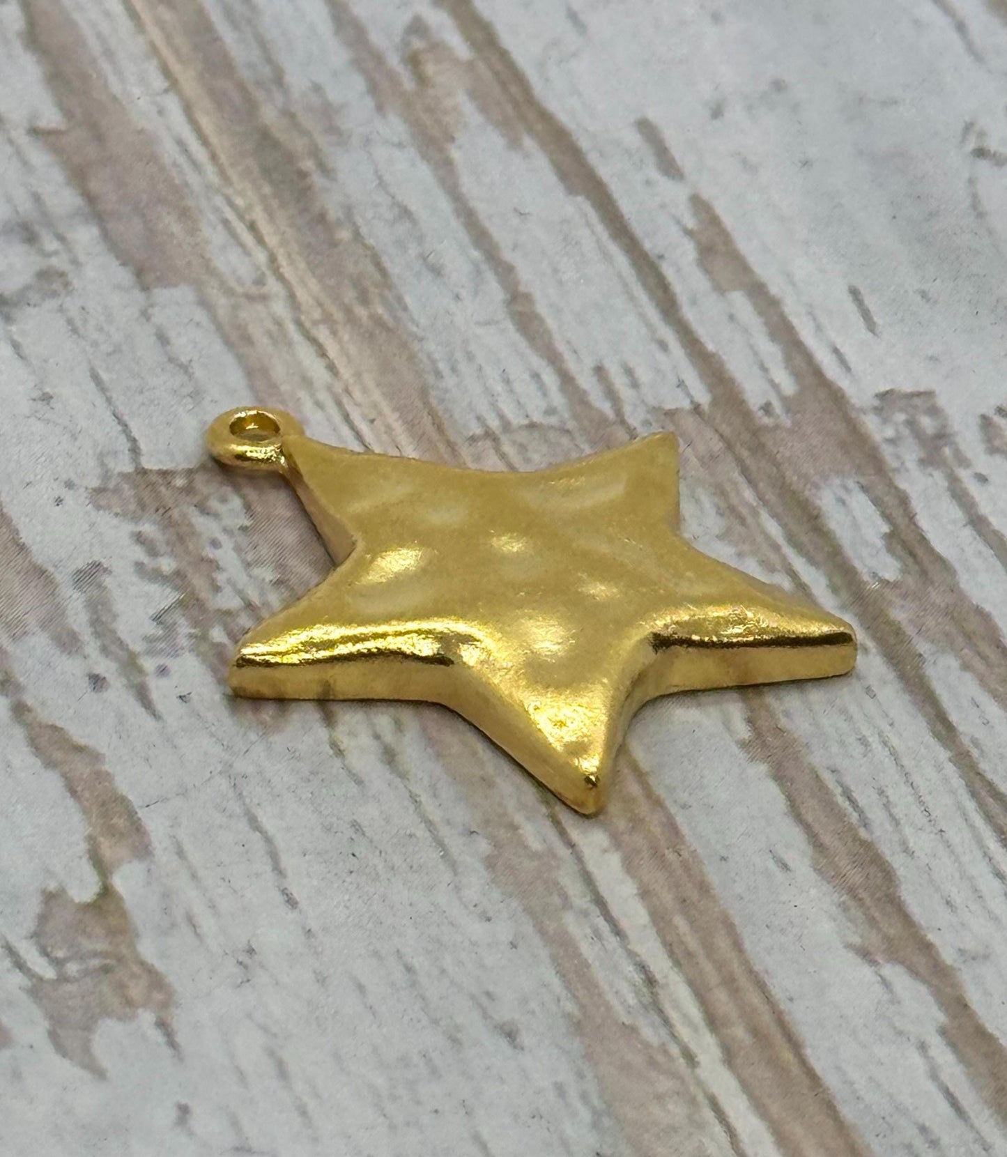 Chunky Hammered Star Charm, Satin 18K Gold Plated - ST188