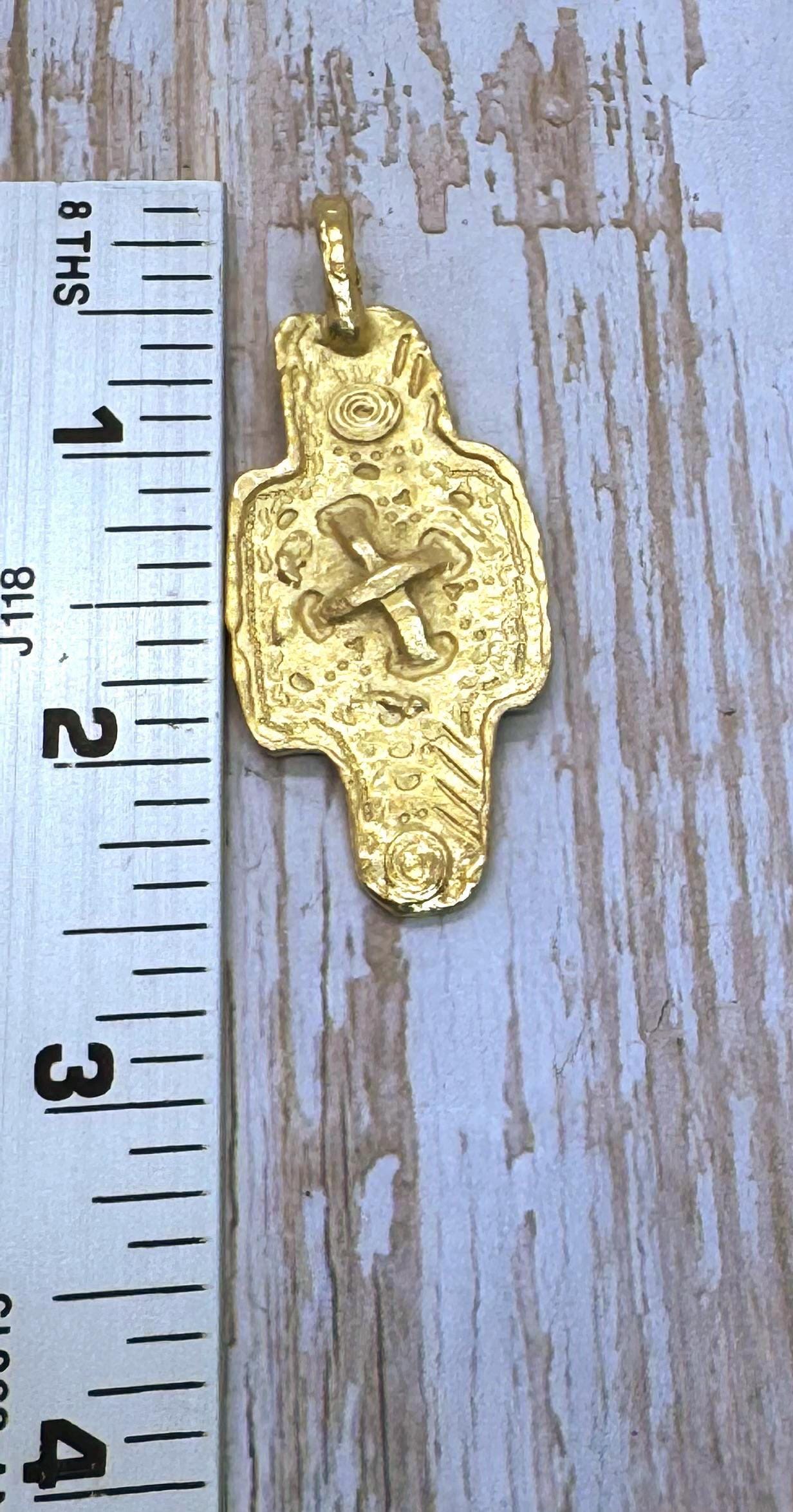 Grand pendentif croix double face, plaqué or 18 carats satiné - ST561