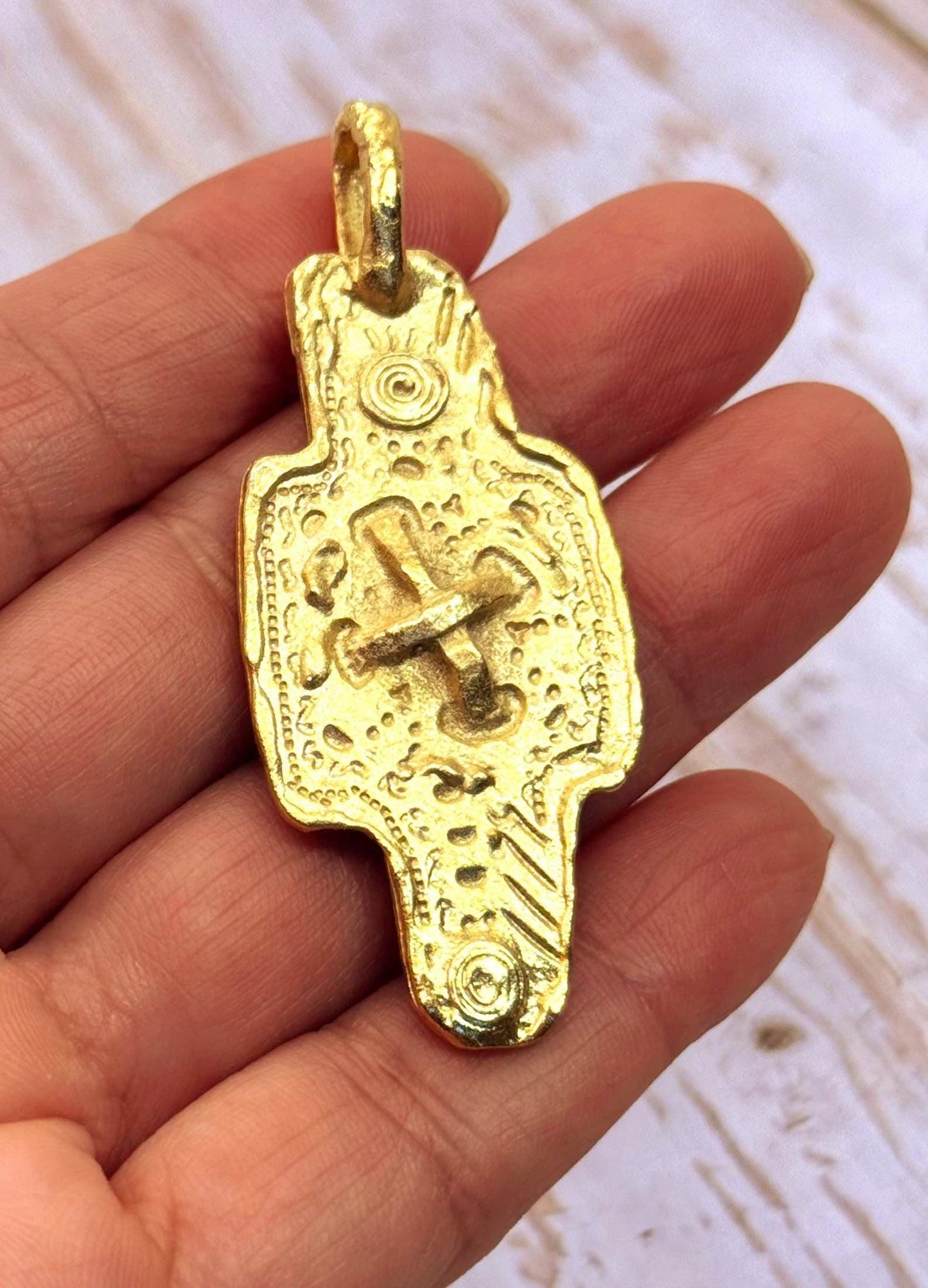 Grand pendentif croix double face, plaqué or 18 carats satiné - ST561