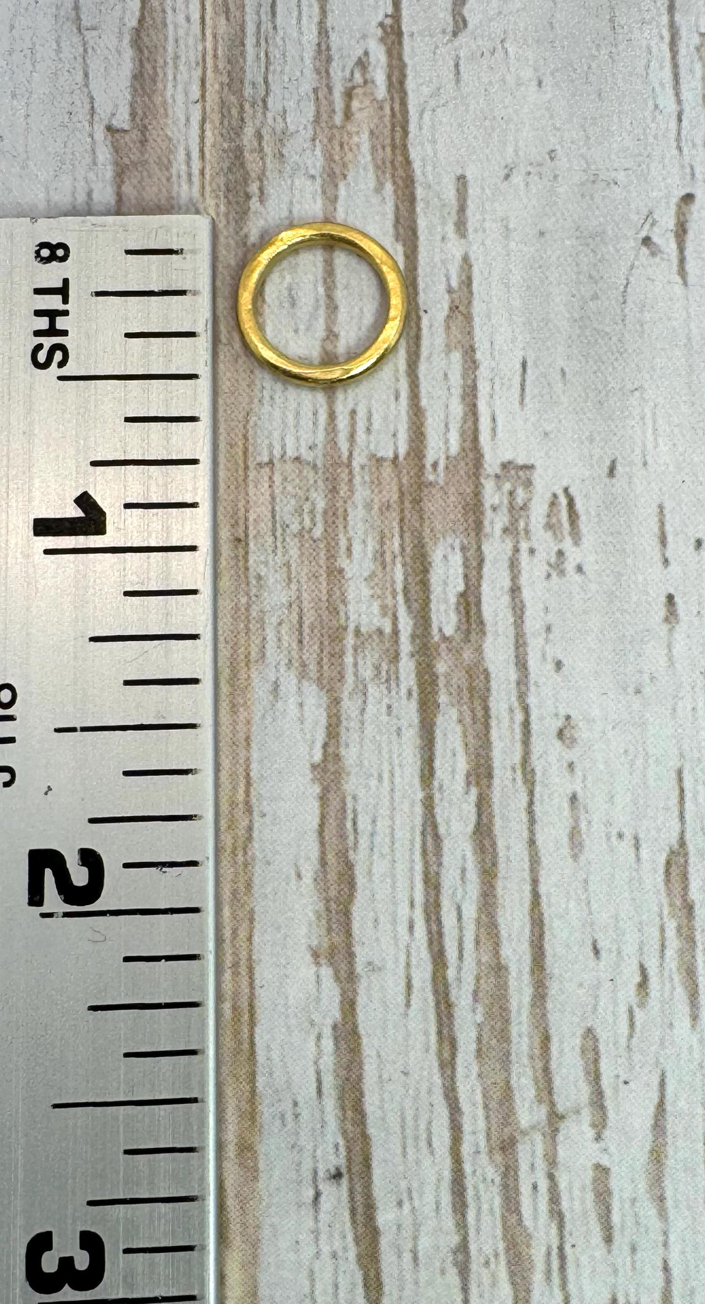 Anneaux de jonction martelés de 12 mm, soudés (lot de 2), plaqués or 18 carats satiné - ST200