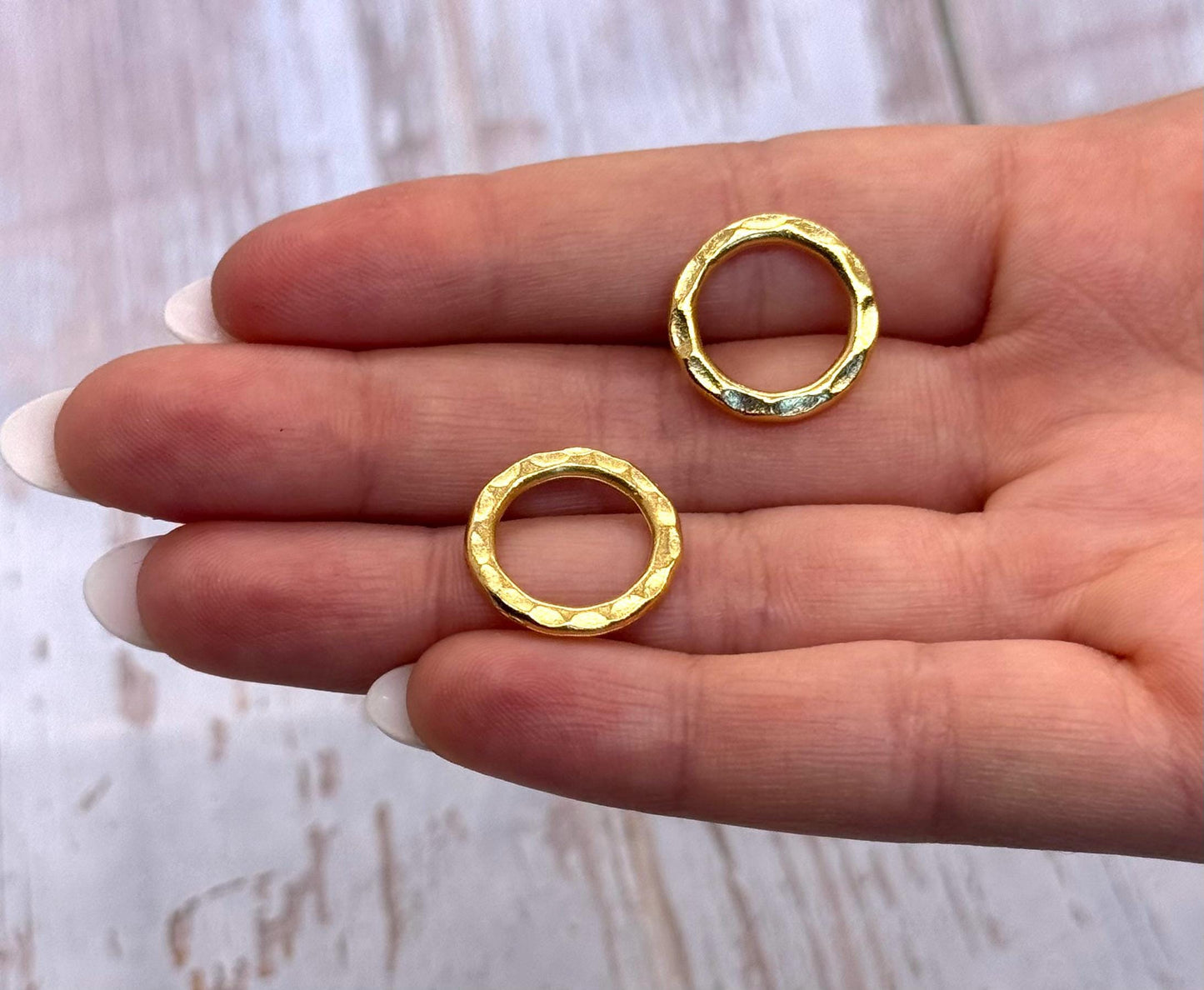 Anneaux de jonction martelés de 16 mm, soudés (lot de 2), apprêts plaqués or 18 carats, lien de connecteur circulaire, breloques entrelacées, liaison, ST198