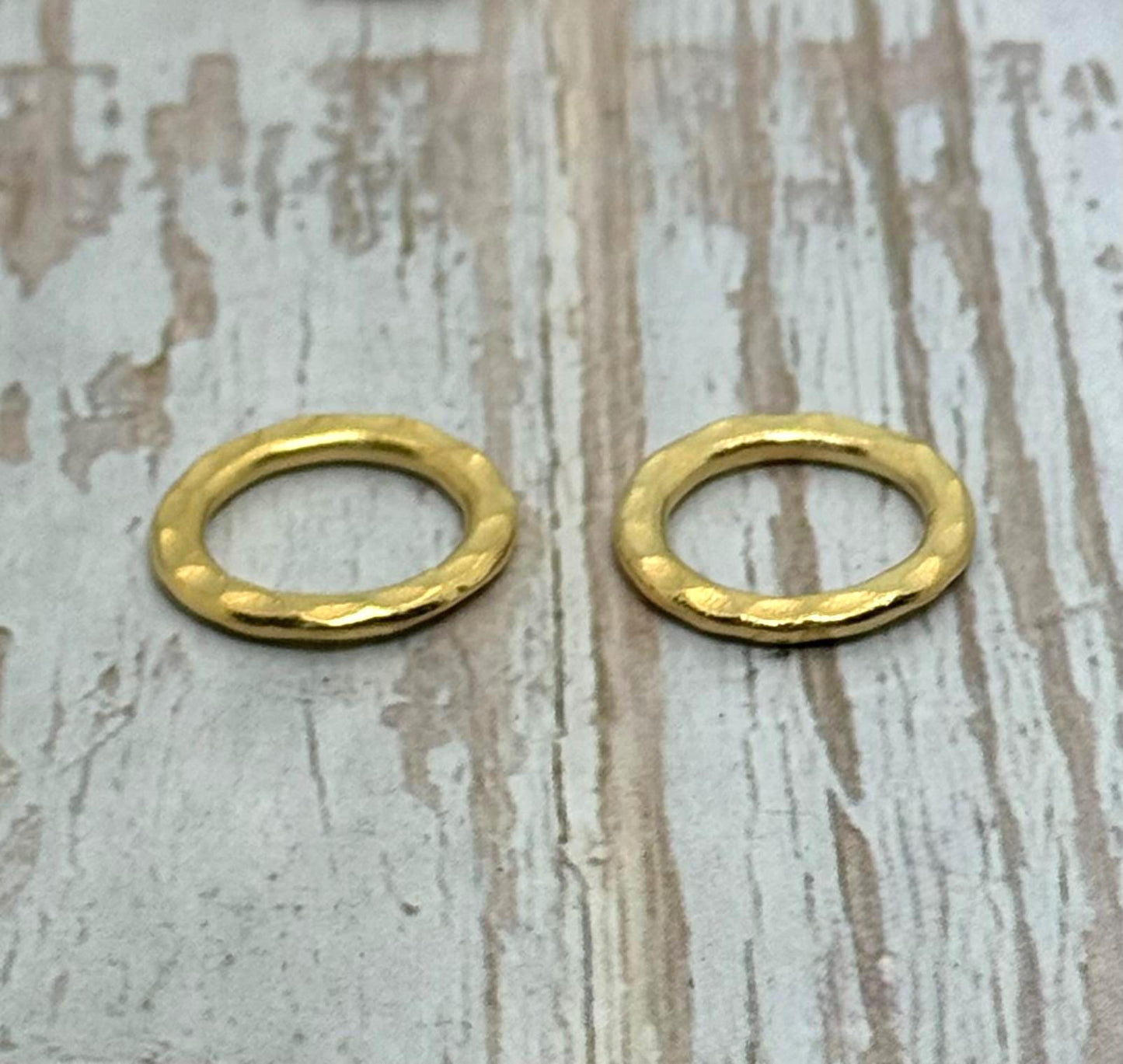Anneaux de jonction martelés de 16 mm, soudés (lot de 2), apprêts plaqués or 18 carats, lien de connecteur circulaire, breloques entrelacées, liaison, ST198