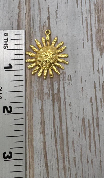 Pendentif Soleil Martelé, Plaqué Or 18 carats Satiné - ST181