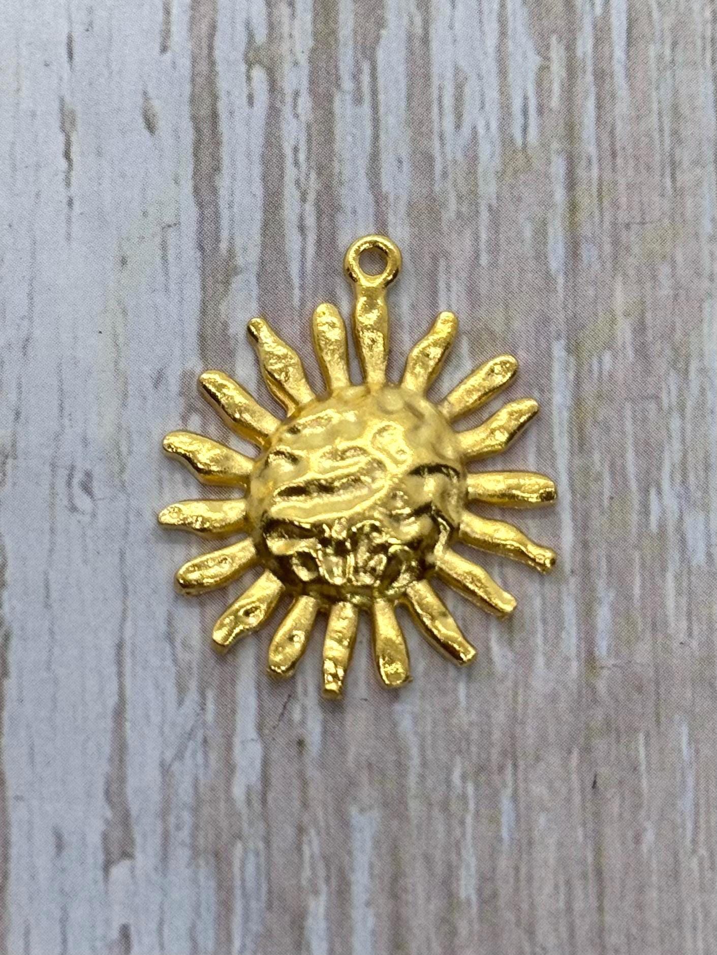 Pendentif Soleil Martelé, Plaqué Or 18 carats Satiné - ST181
