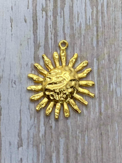 Pendentif Soleil Martelé, Plaqué Or 18 carats Satiné - ST181