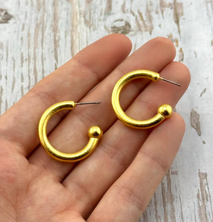 Pendientes de media luna, chapados en oro de 18k satinado - ST560