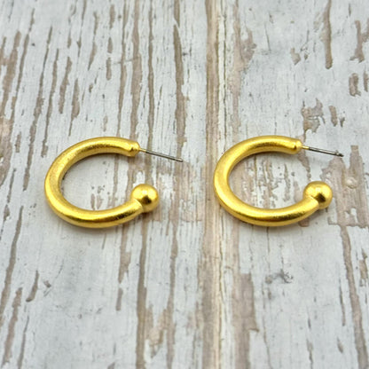 Pendientes de media luna, chapados en oro de 18k satinado - ST560