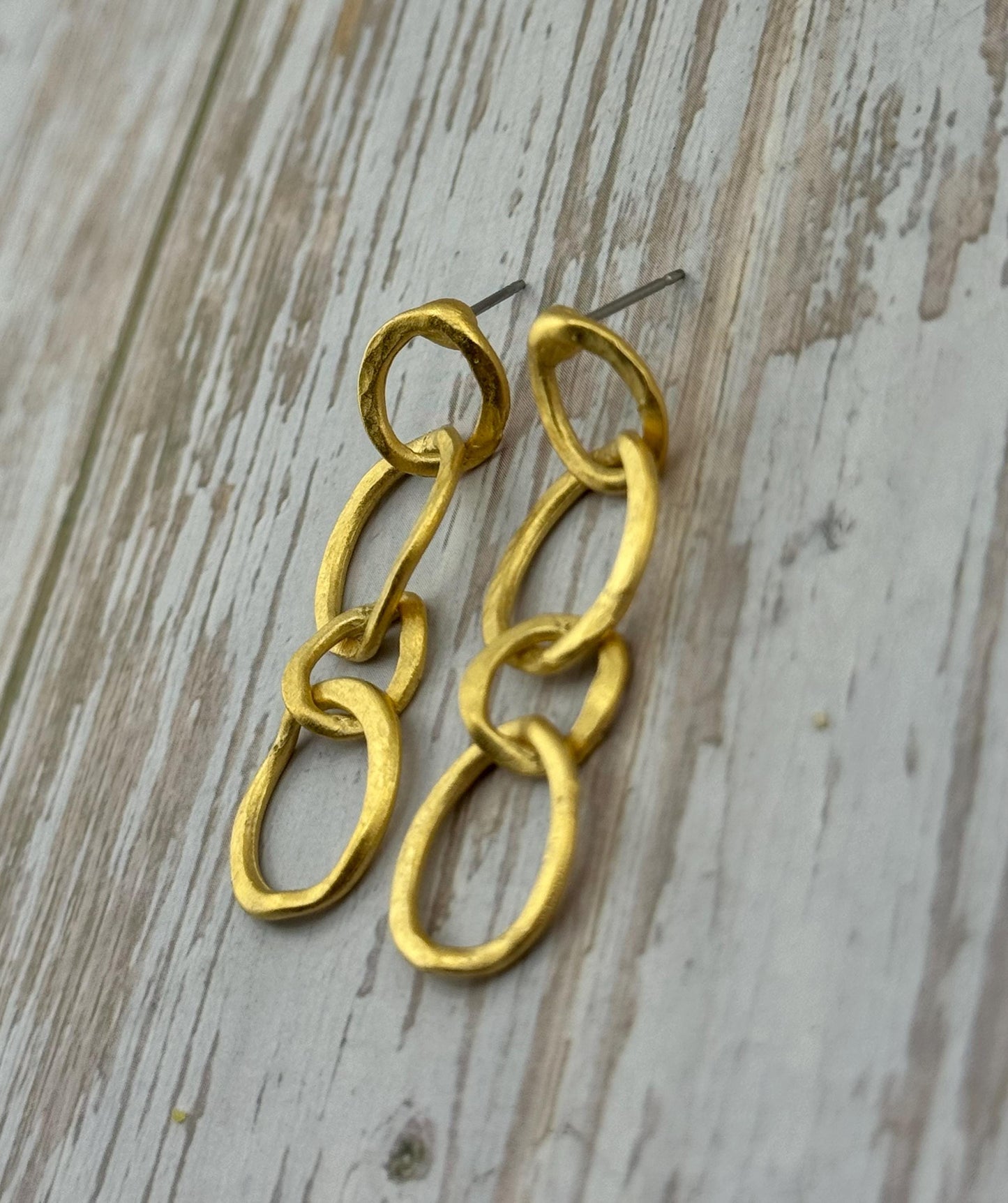 Boucles d'oreilles pendantes à anneaux entrelacés, plaqué or 18 carats satiné - ST690