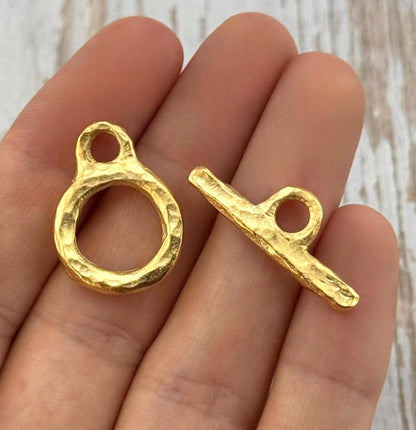 Medium Round Toggle Clasp, Satin 18k Gold Plated - ST316