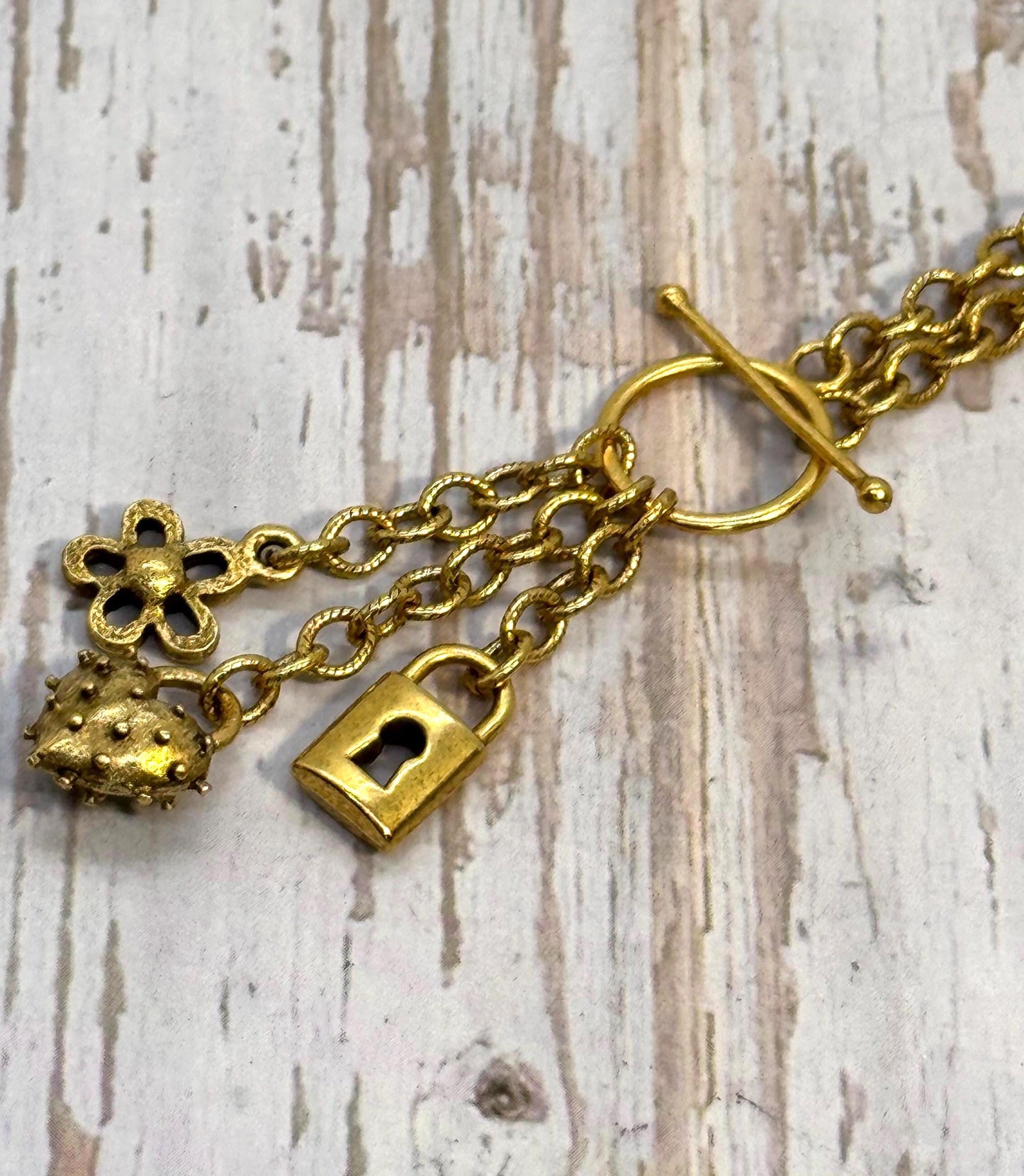 Breloque Cœur Gonflé Pointu, Plaqué Or 18 carats Vieilli - AG016