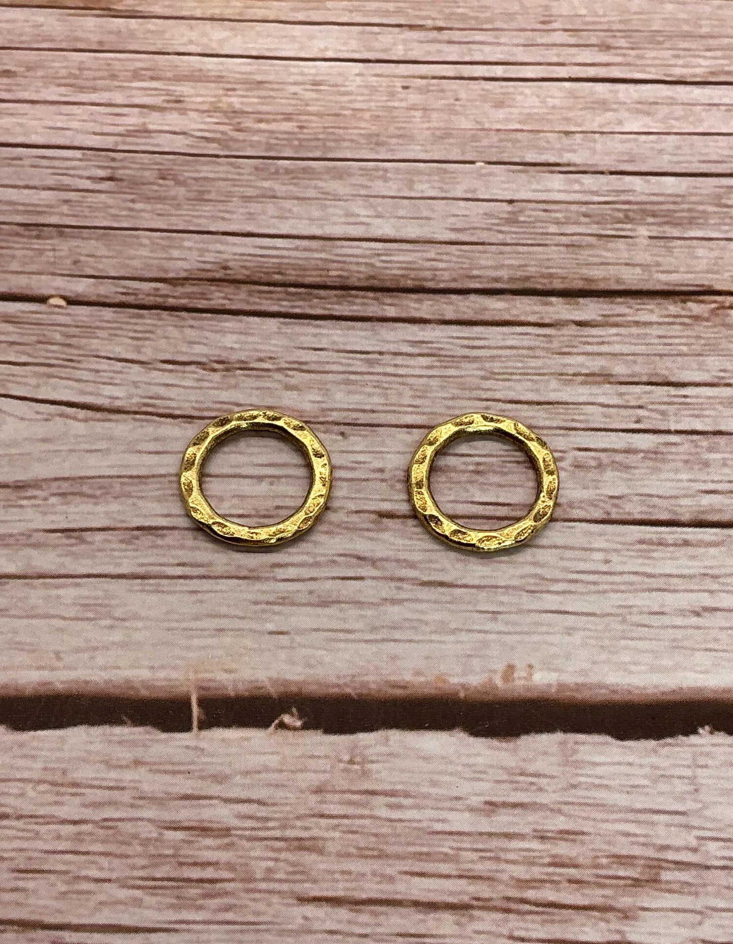 Anneaux brisés martelés 16mm, soudés (lot de 2), plaqué or 18k vieilli - AG018